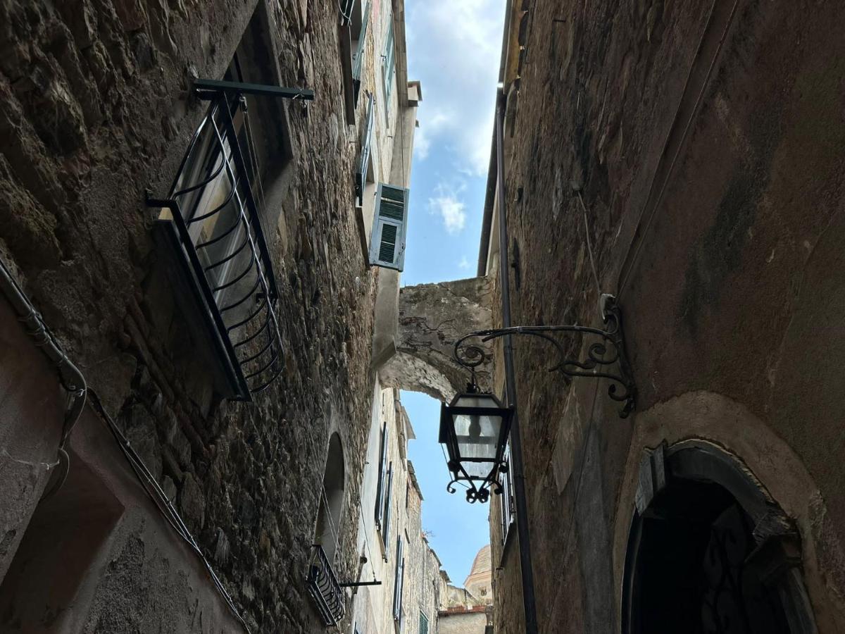 לינה וארוחת בוקר צ'רבו La Finestra Sul Borgo מראה חיצוני תמונה