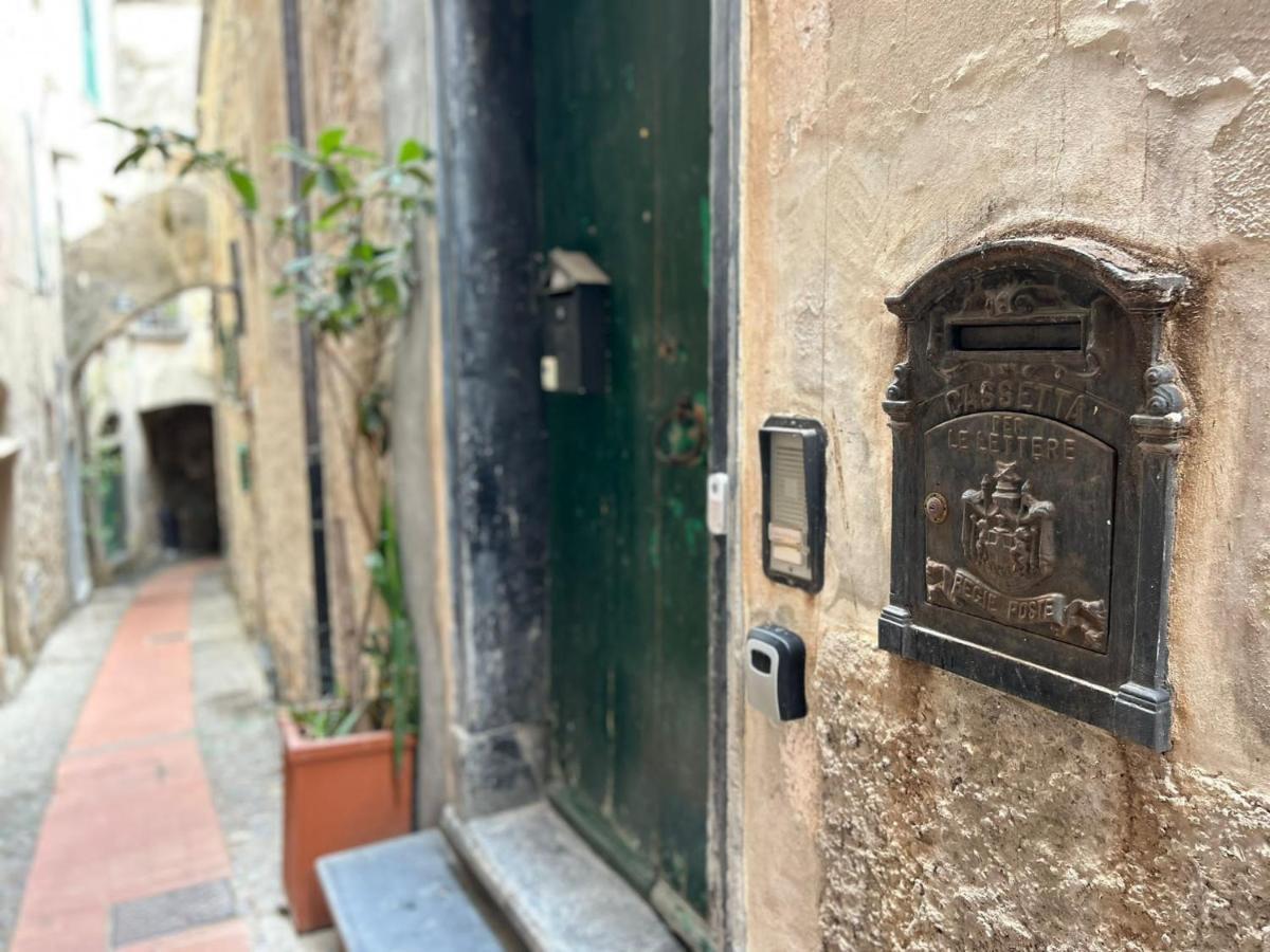 לינה וארוחת בוקר צ'רבו La Finestra Sul Borgo מראה חיצוני תמונה