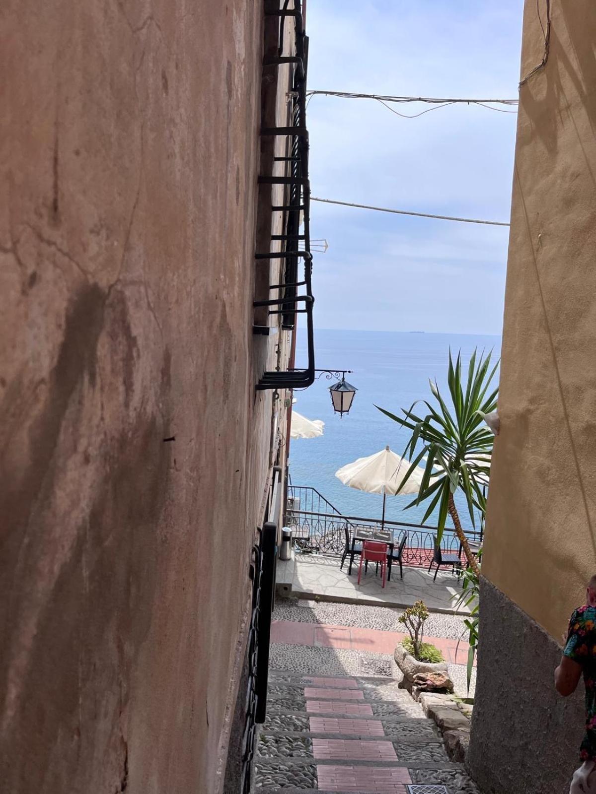 לינה וארוחת בוקר צ'רבו La Finestra Sul Borgo מראה חיצוני תמונה