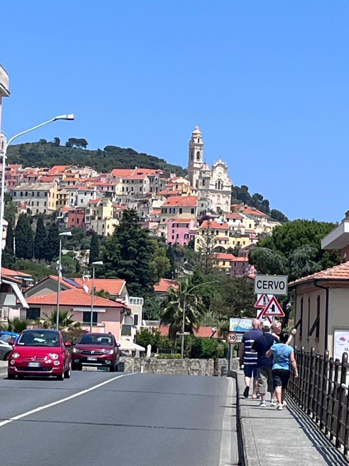 לינה וארוחת בוקר צ'רבו La Finestra Sul Borgo מראה חיצוני תמונה