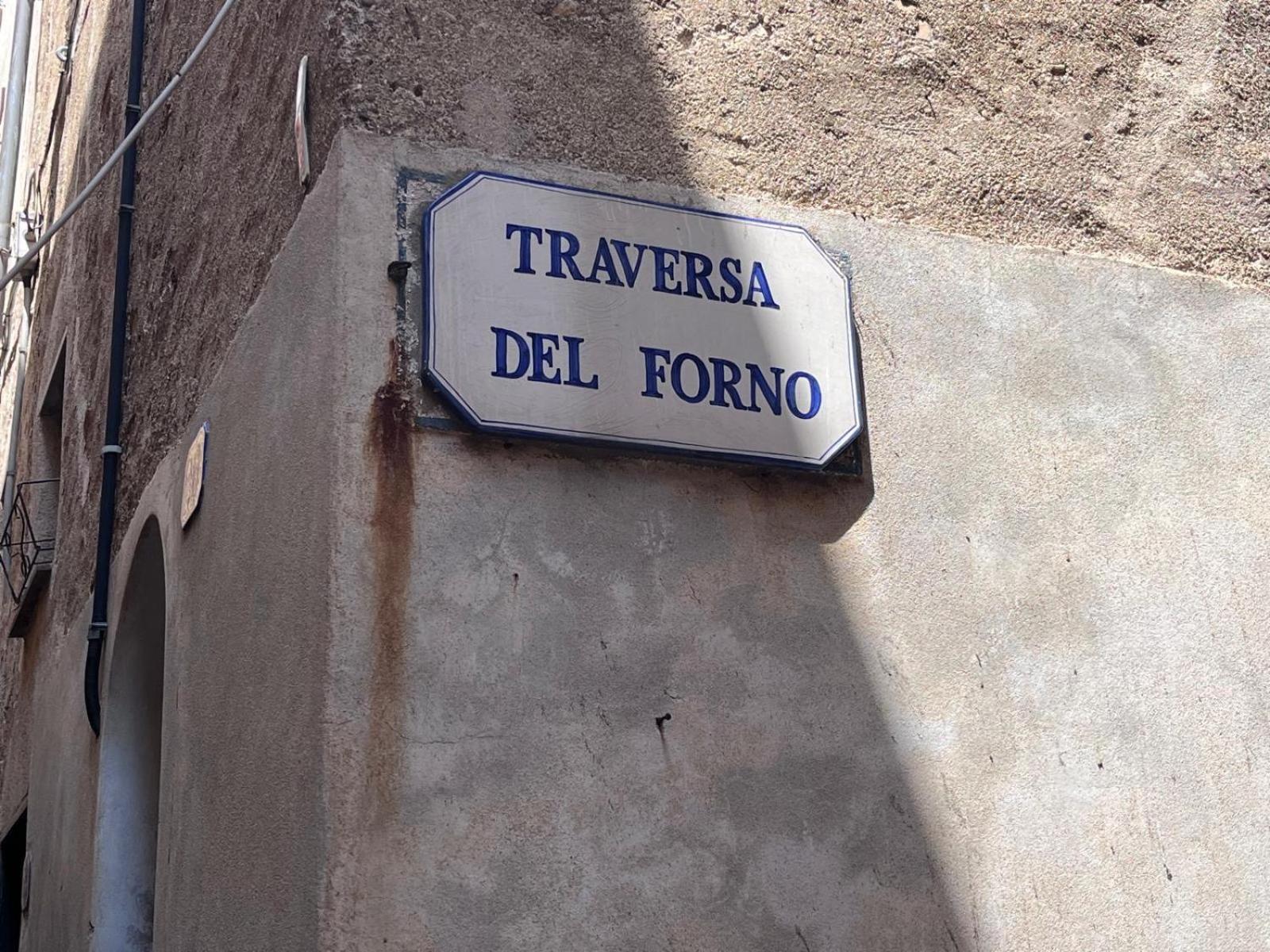 לינה וארוחת בוקר צ'רבו La Finestra Sul Borgo מראה חיצוני תמונה